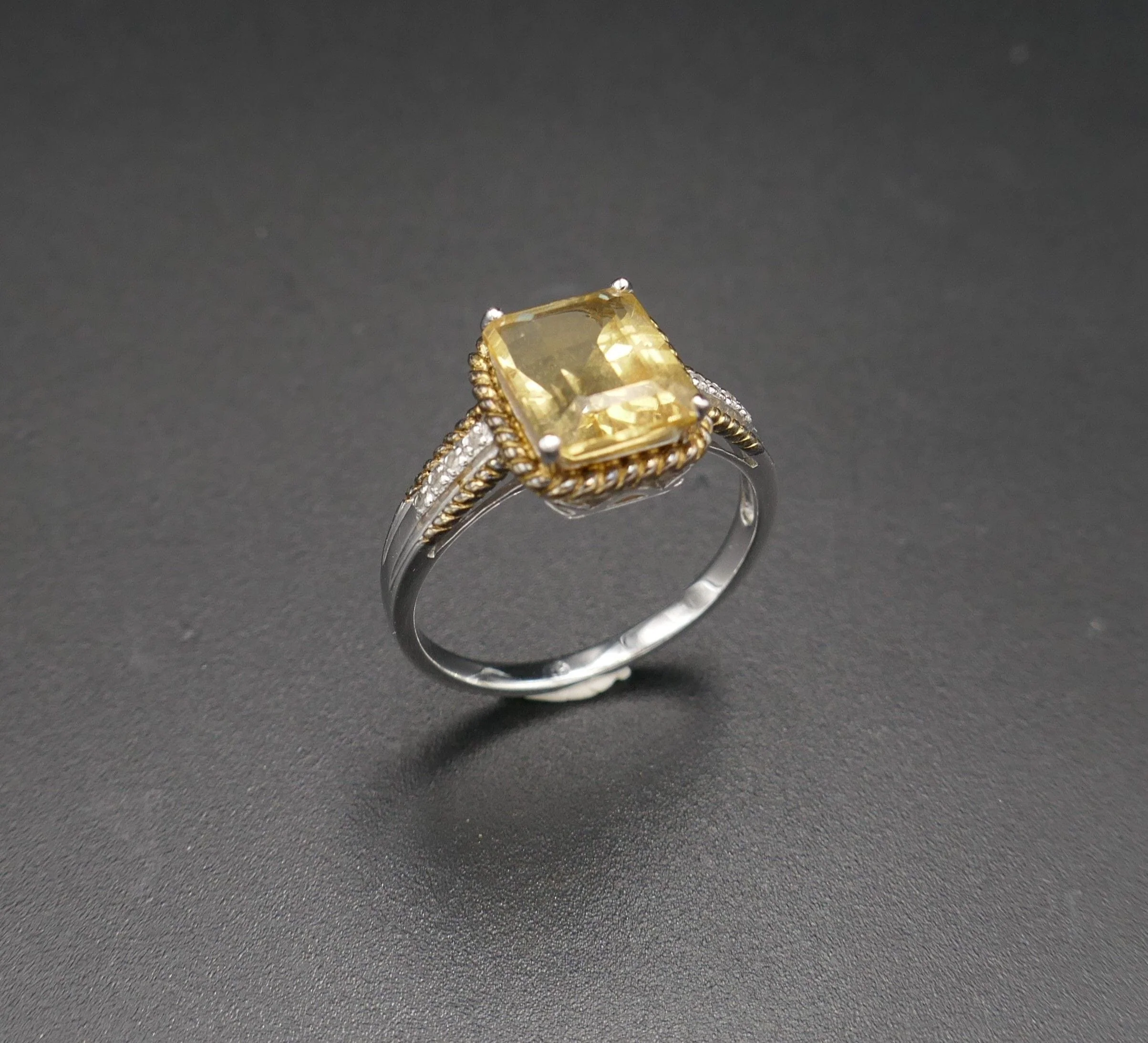 Citrine and diamond ring. - Image 4