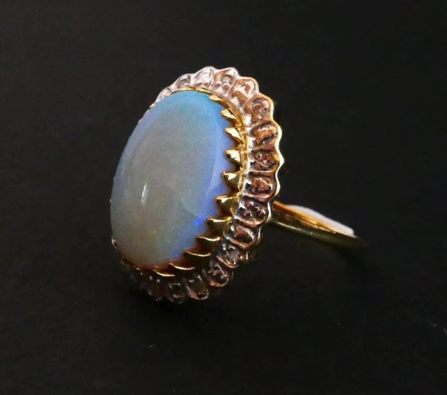 Opal cabochon and diamond ring - Image 4