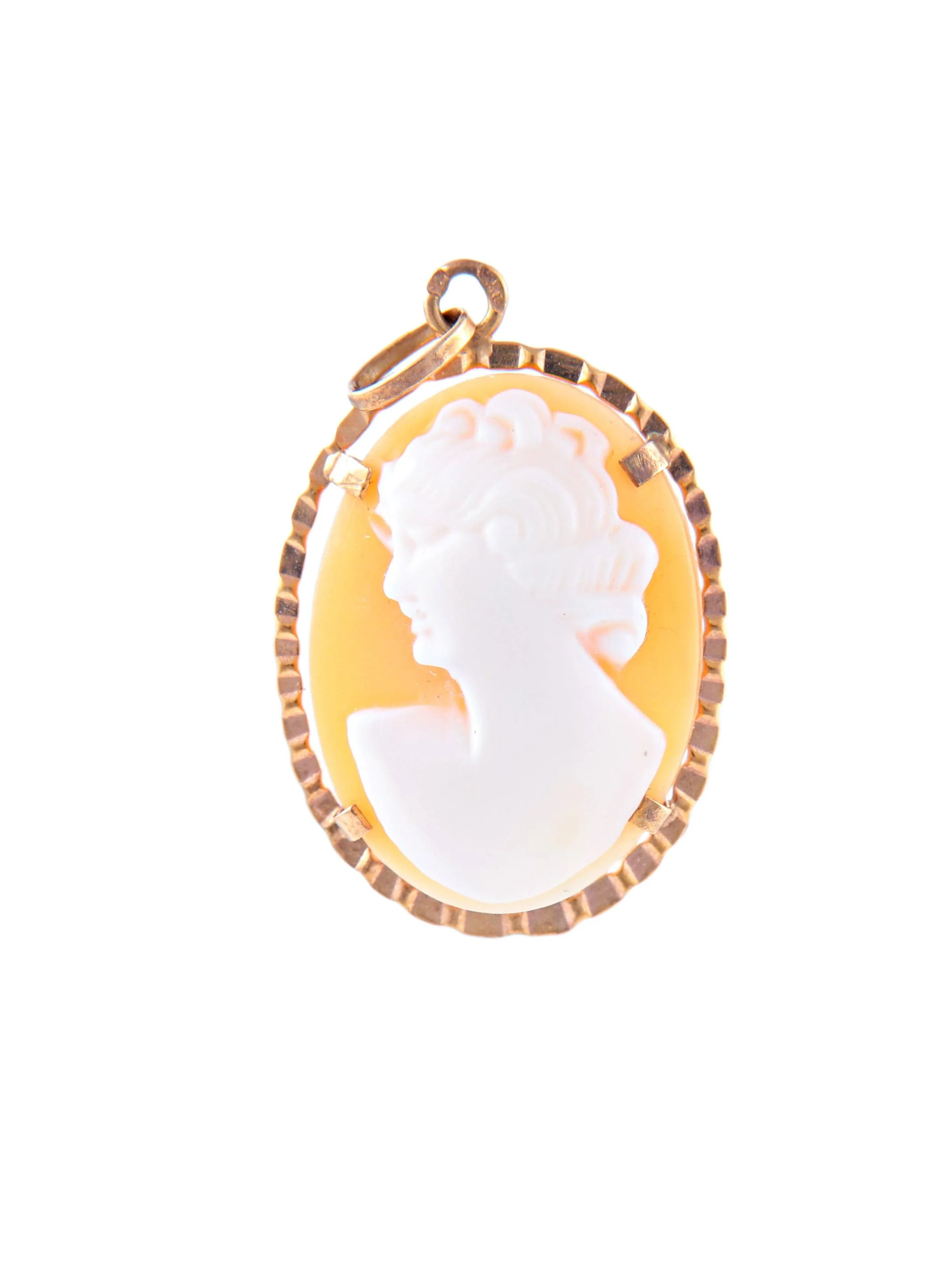 YELLOW GOLD CAMEO PENDANT