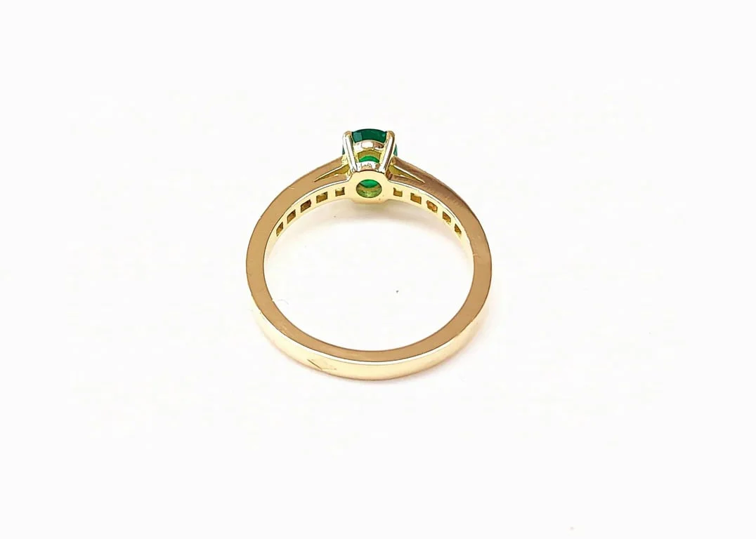 Yellow gold emerald and diamond ring - Image 6