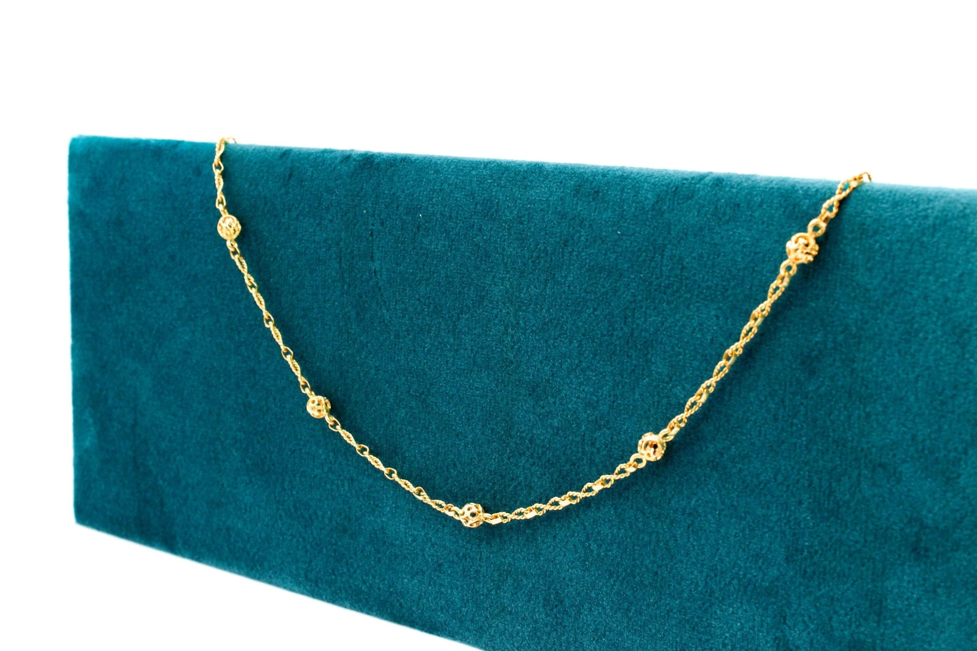 Long yellow gold necklace
