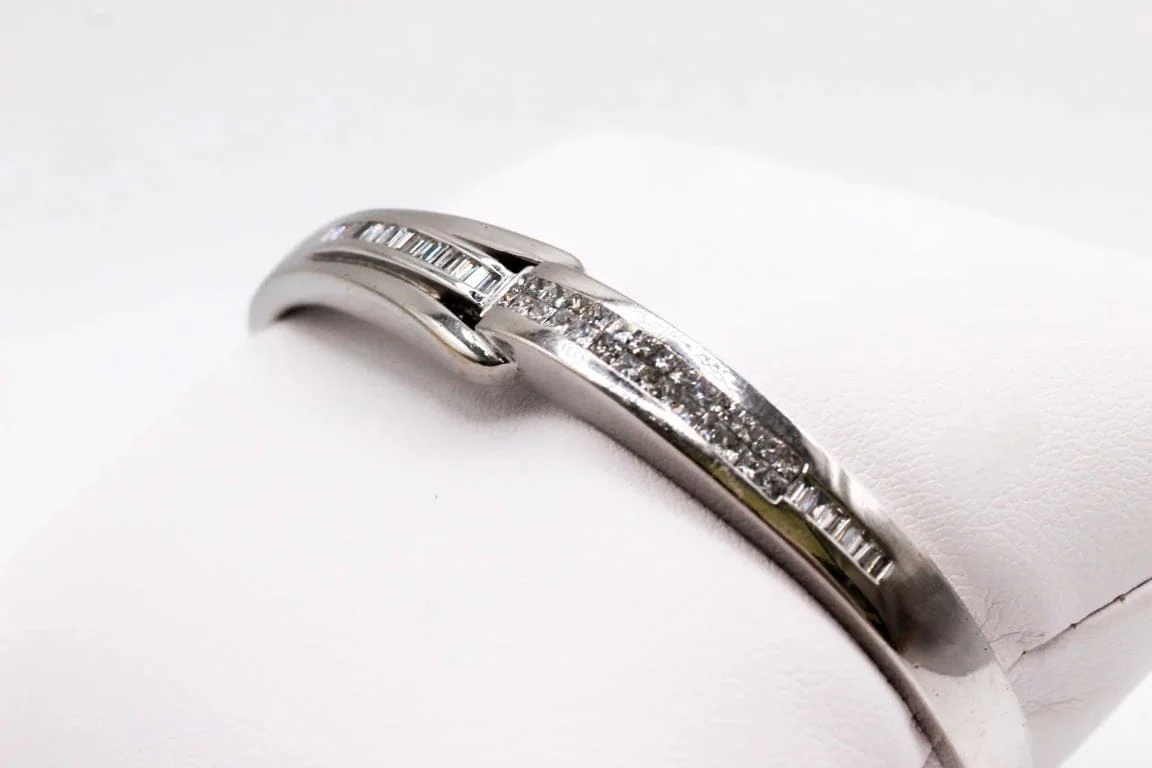 White gold bangle bracelet with diamonds  - Image 5