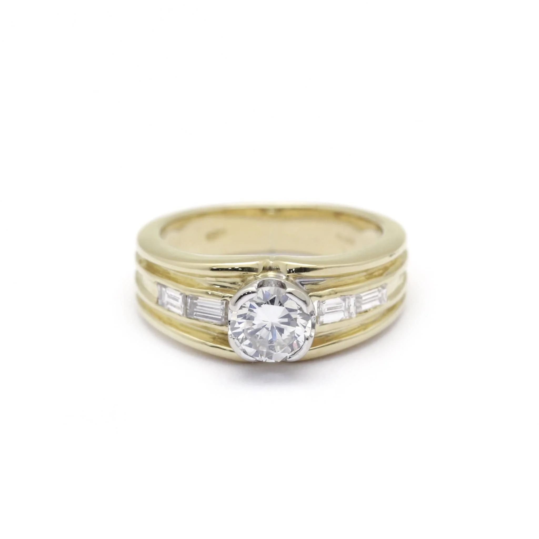 Solitaire yellow gold diamonds