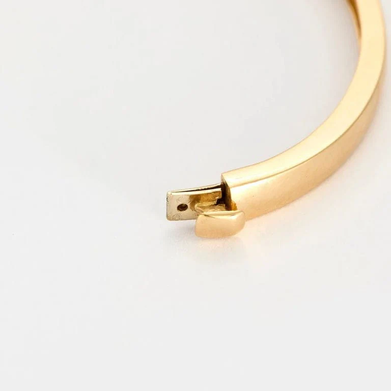 Yellow gold diamond bangle bracelet - Image 8