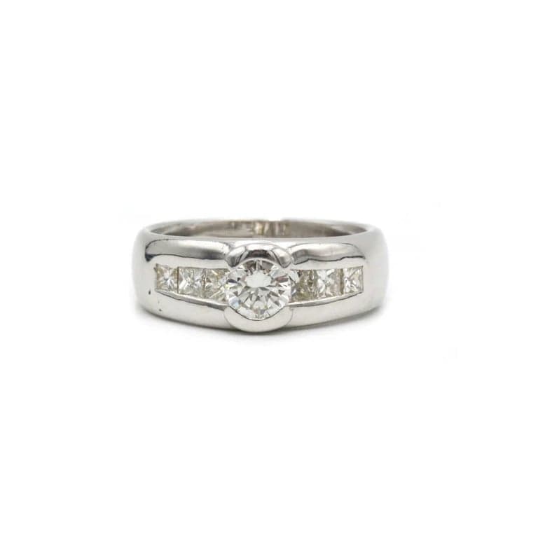 Ring - White gold and diamonds