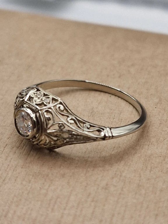 Antique Solitaire Ring Early 1900s  - Image 4