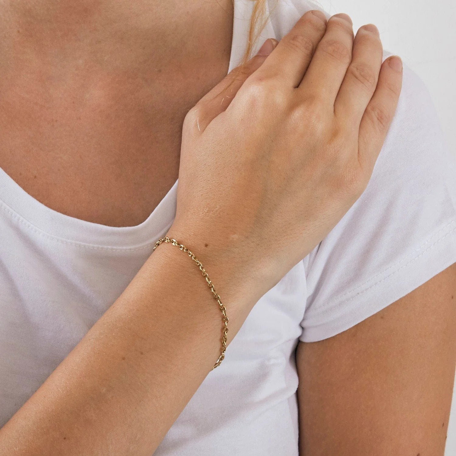 Yellow gold curb chain - Image 2