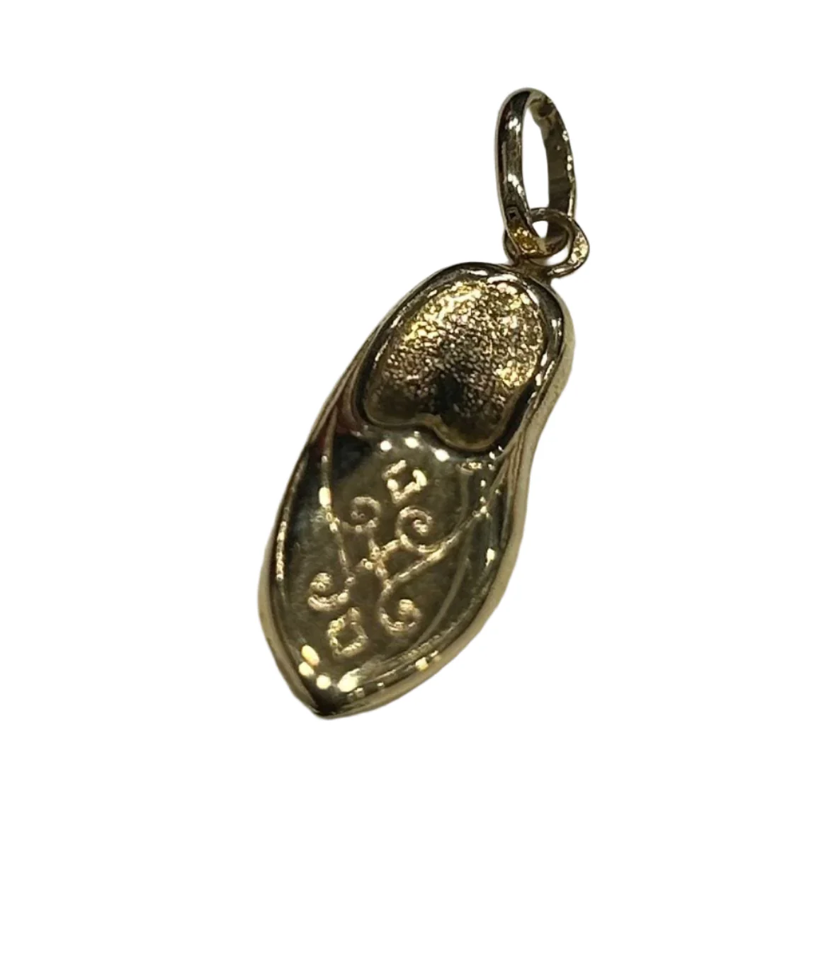 Yellow gold babouche pendant