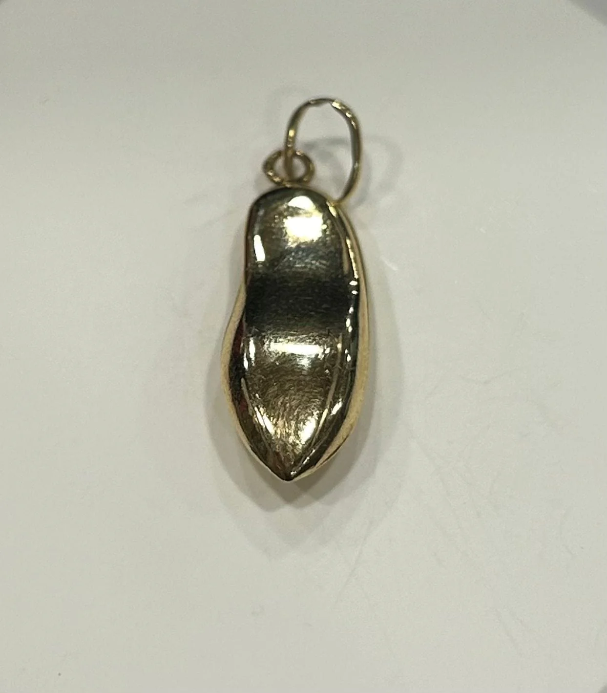 Yellow gold babouche pendant - Image 2
