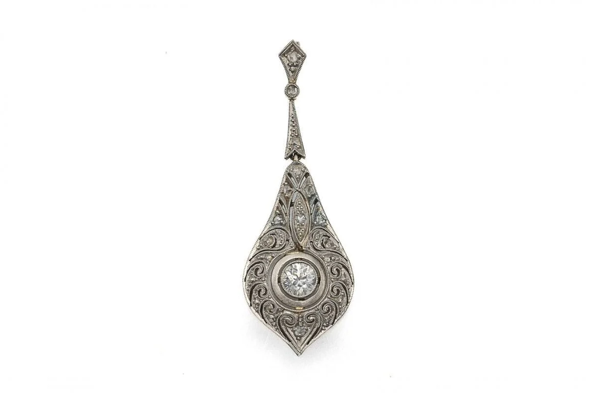 Art Deco yellow gold and diamond pendant style 1940 