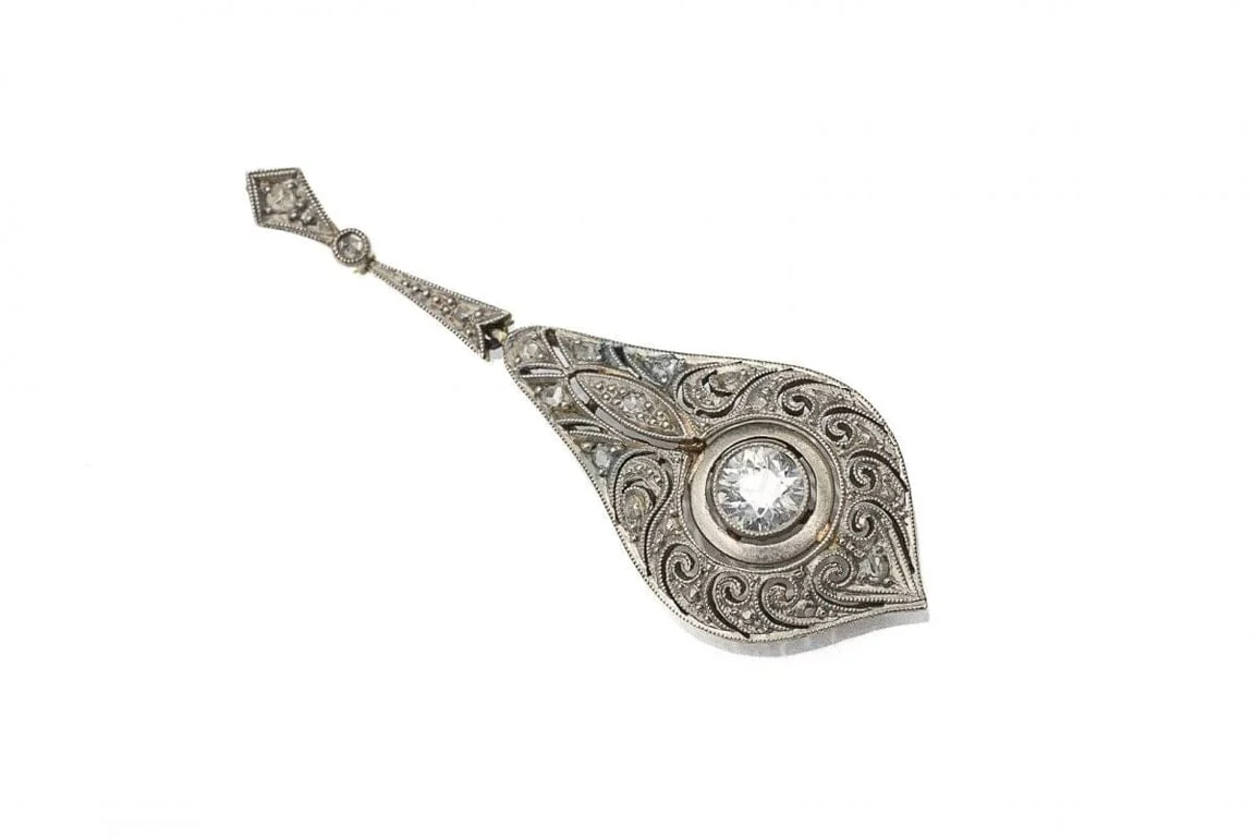 Art Deco yellow gold and diamond pendant style 1940  - Image 3