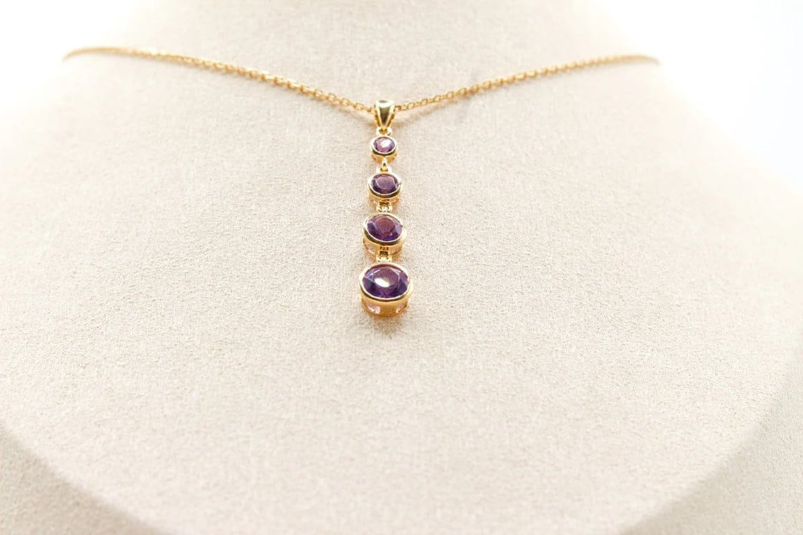 Yellow gold pendant and amethysts - Image 6