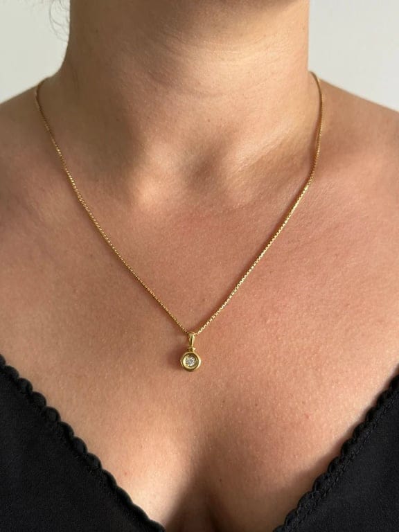 Yellow gold and diamond pendant - Image 2