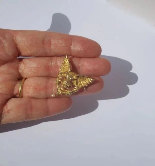 1900 gold pearl chimera pendant brooch - Image 9