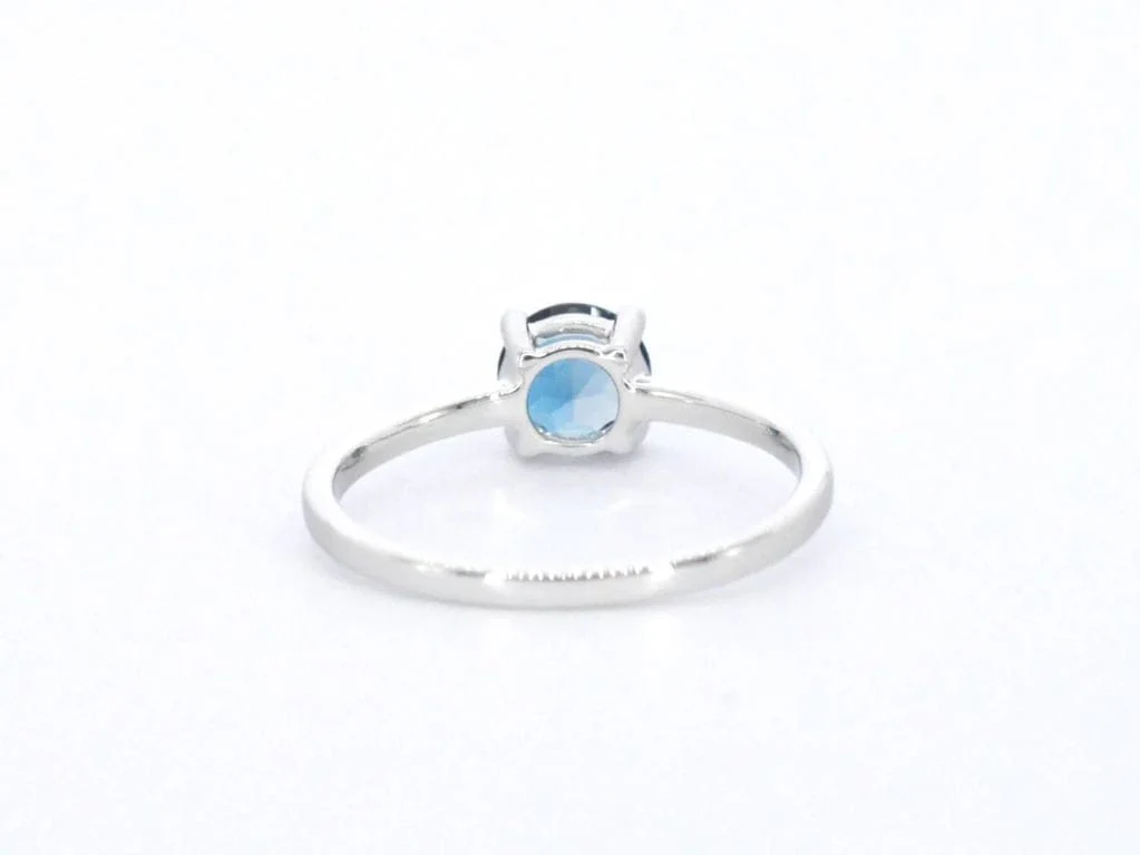 White gold ring with topaz - Image 6
