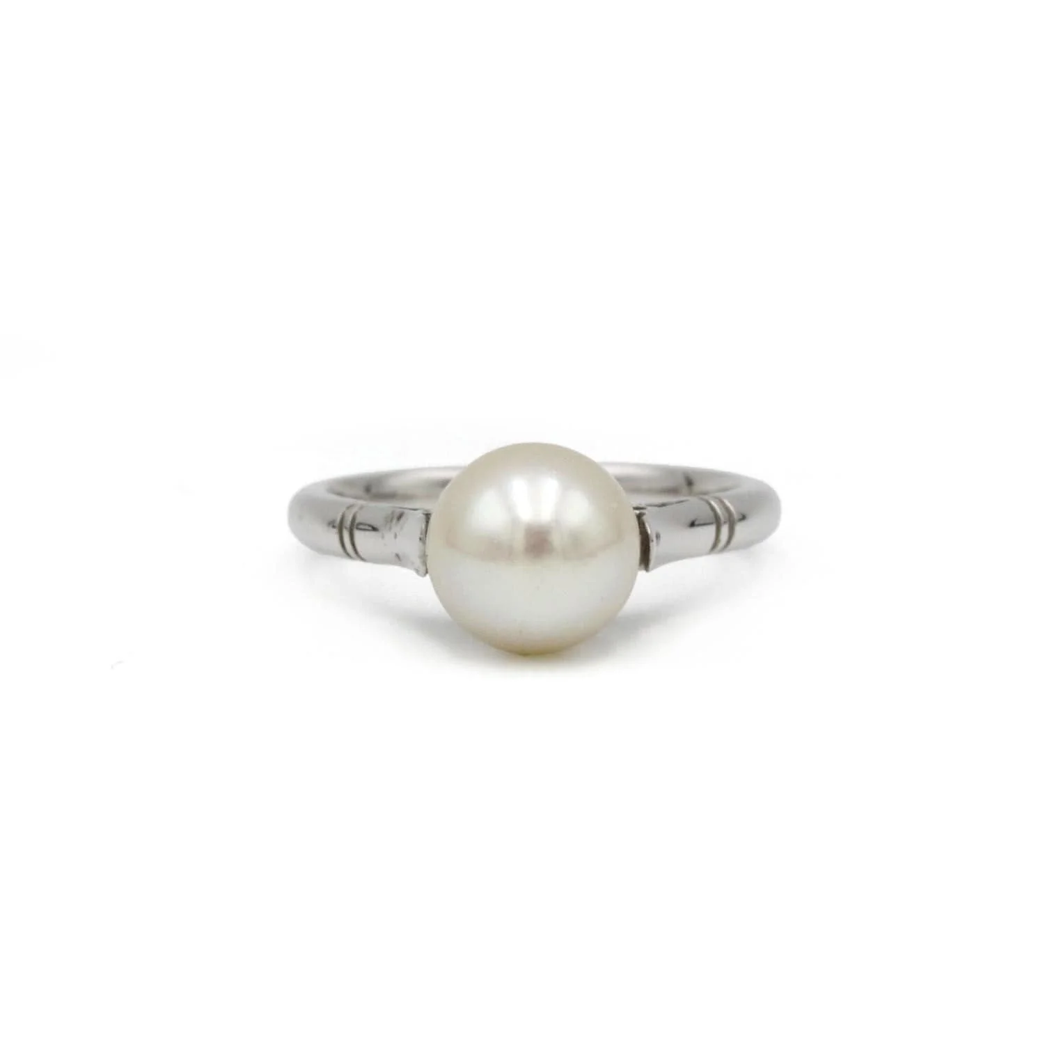 White gold pearl ring