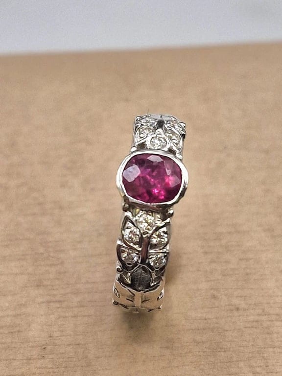 18kt white gold ring Solitaire with rubies and diamonds  - Image 3