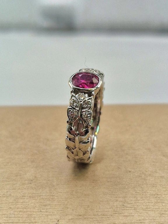 18kt white gold ring Solitaire with rubies and diamonds  - Image 6