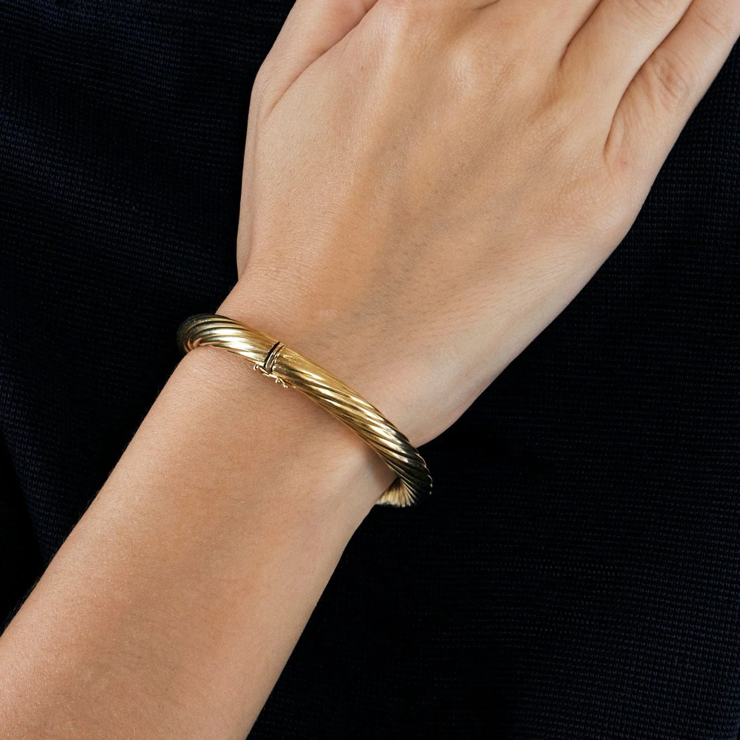 Yellow gold bangle bracelet - Image 6
