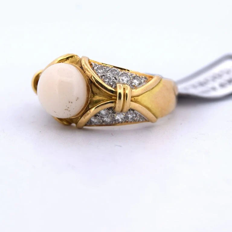 Yellow gold ring with coral - Image 6