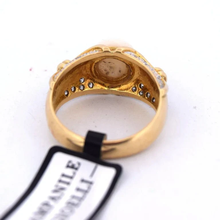 Yellow gold ring with coral - Image 8