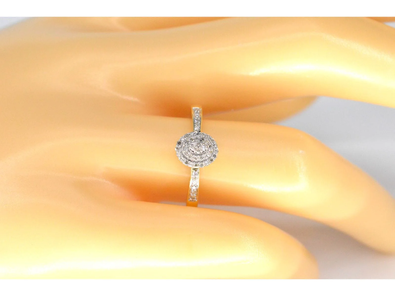 Gold entourage ring with diamonds - Image 2