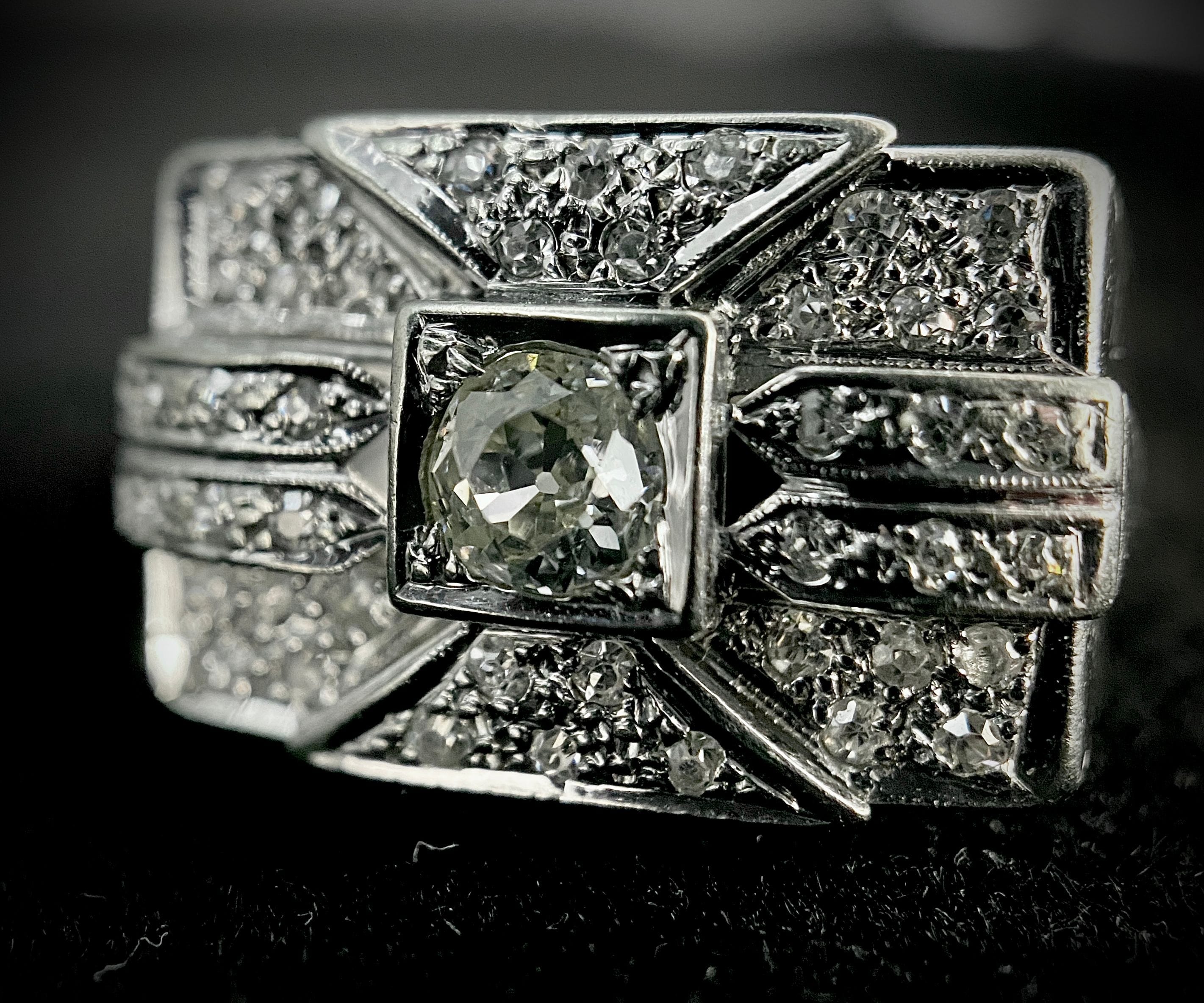 Model ring Tank white gold diamonds - Image 3