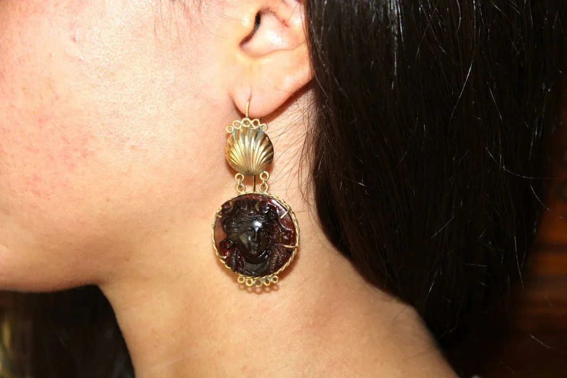 Antique turtleshell cameos gold earrings - Image 2