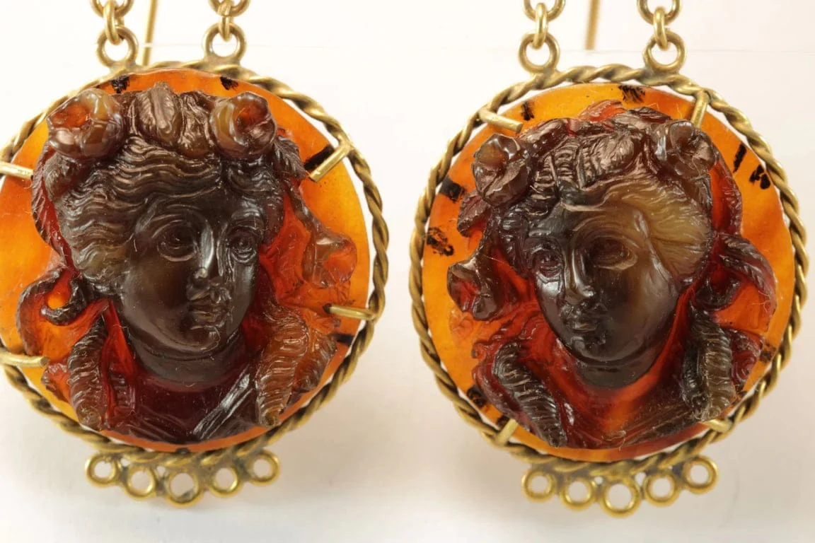 Antique turtleshell cameos gold earrings - Image 4