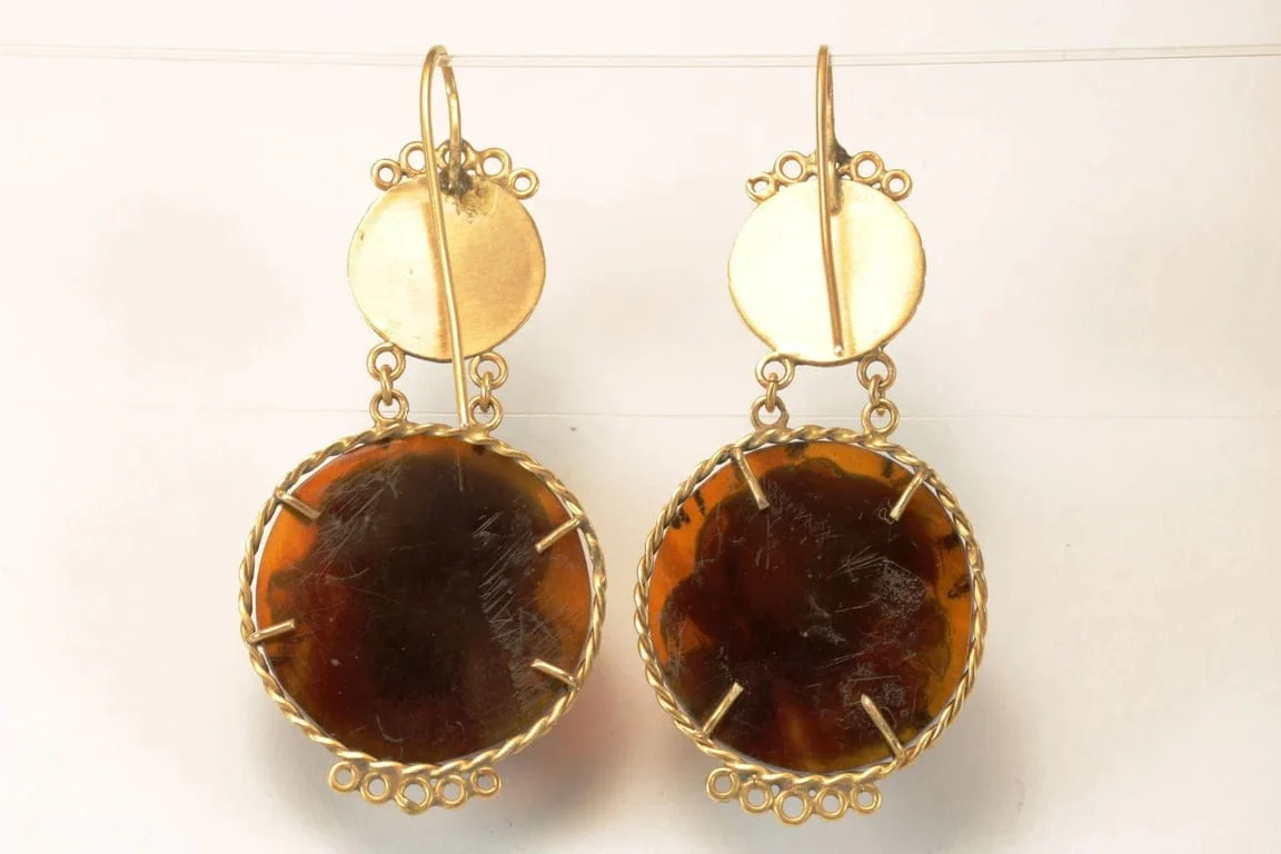 Antique turtleshell cameos gold earrings - Image 6