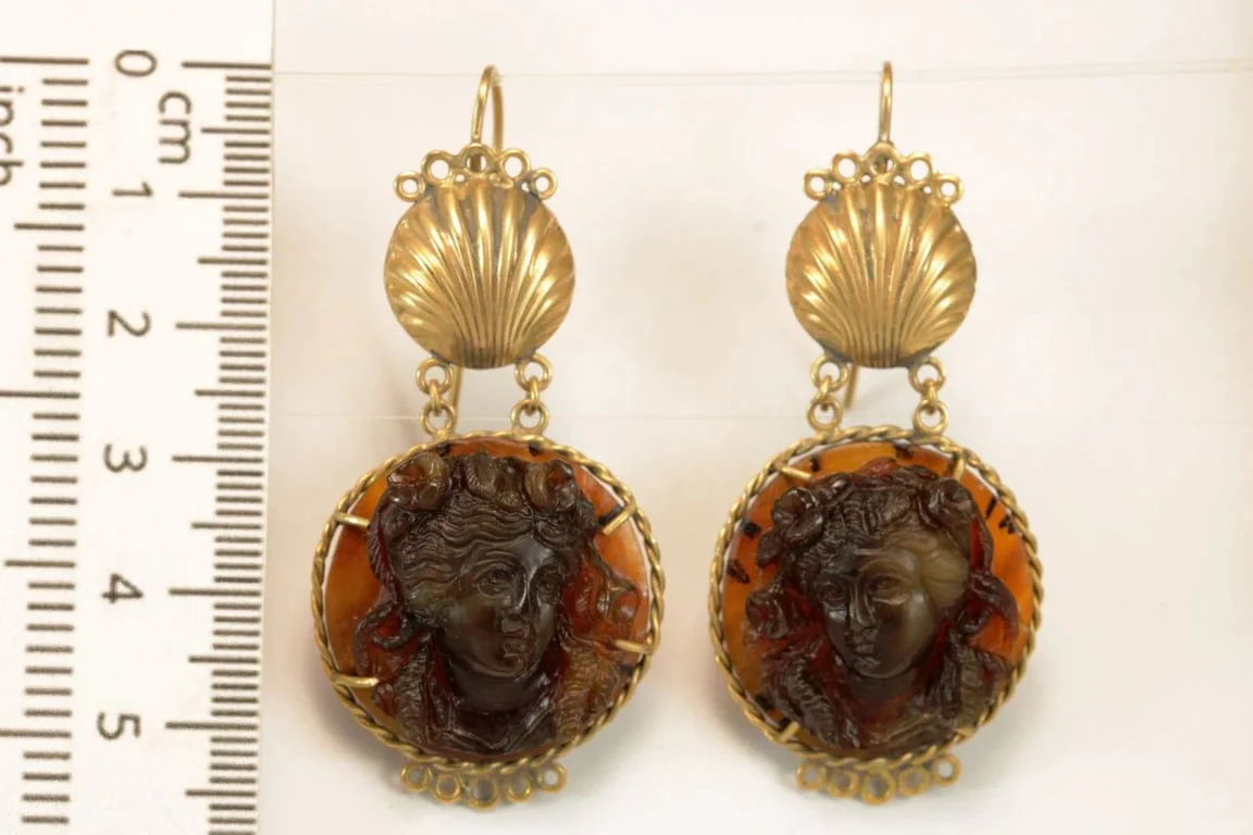 Antique turtleshell cameos gold earrings - Image 7