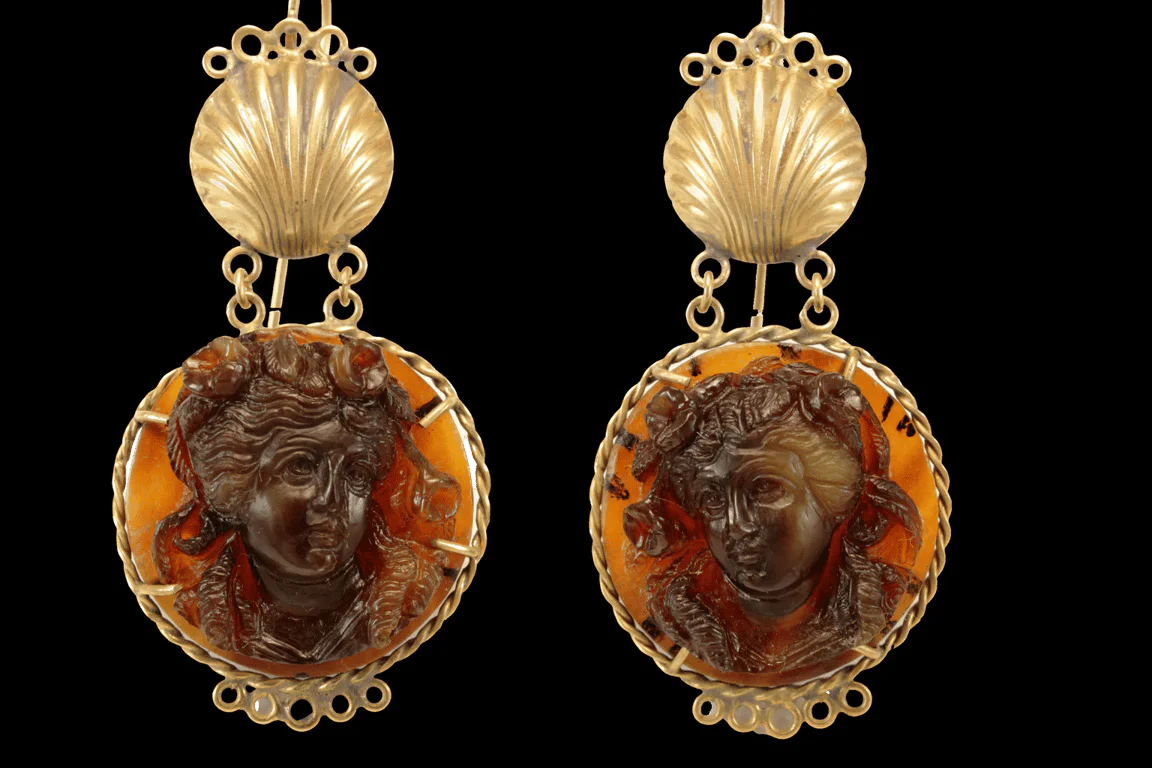 Antique turtleshell cameos gold earrings - Image 8