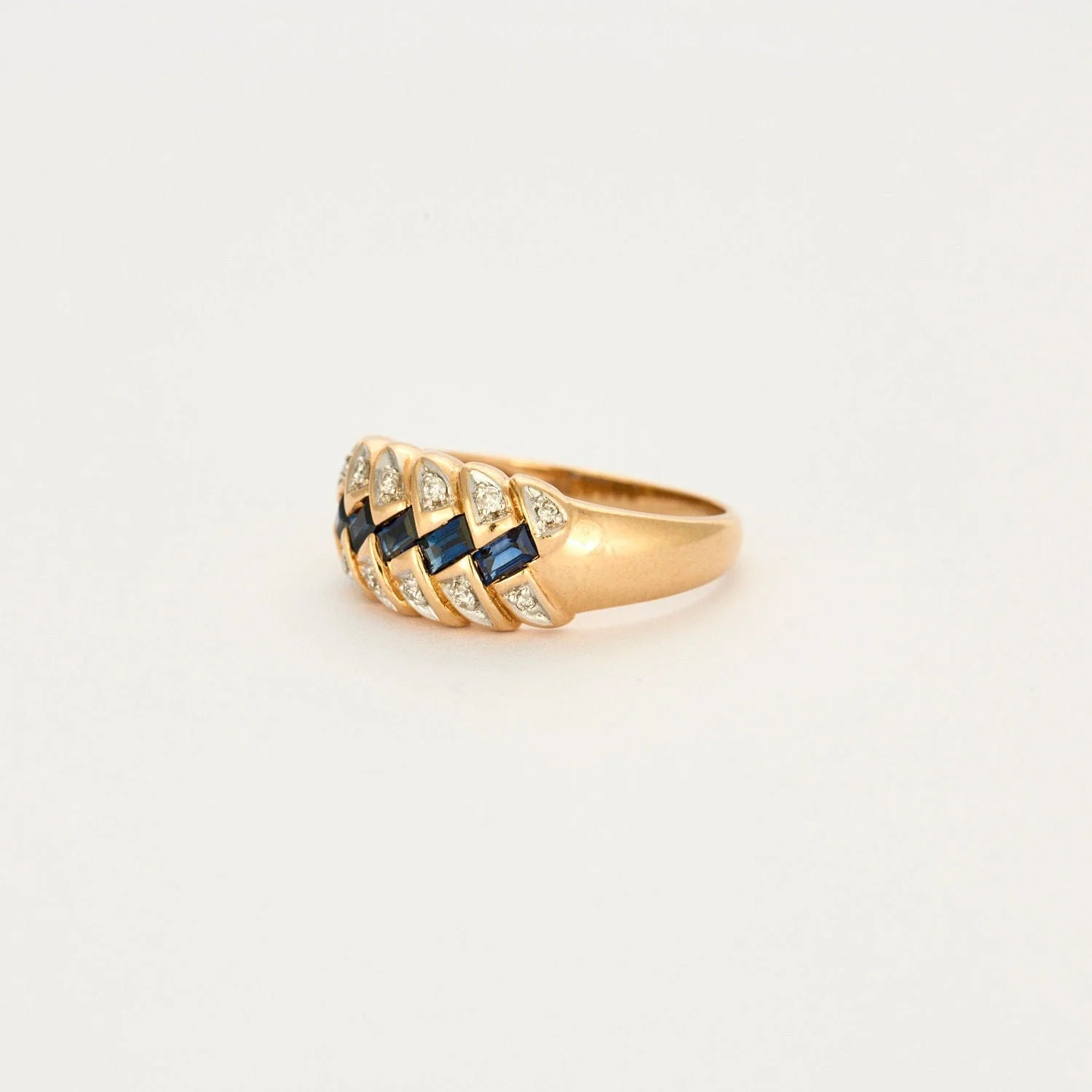 Braided motif ring in yellow gold, sapphire and diamonds - Image 4