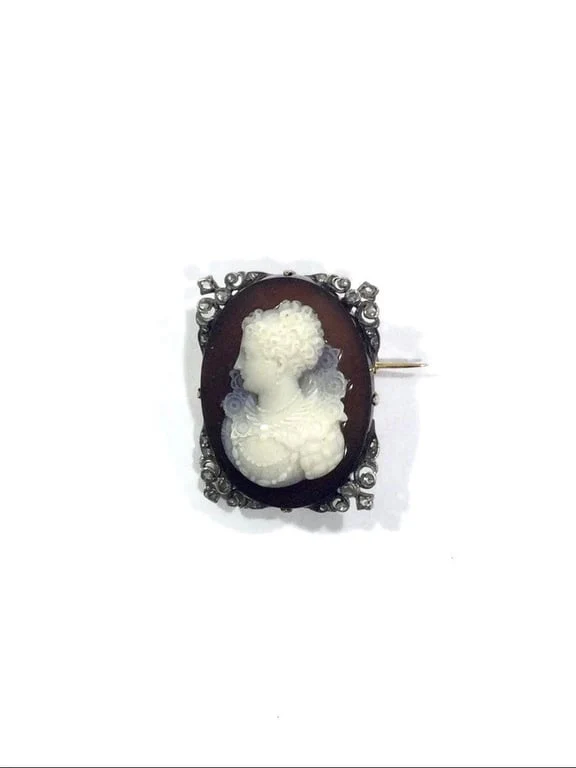 Pin cameo Carnelian