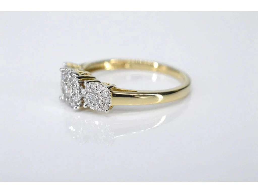 Yellow gold trinity ring with diamonds - Image 3