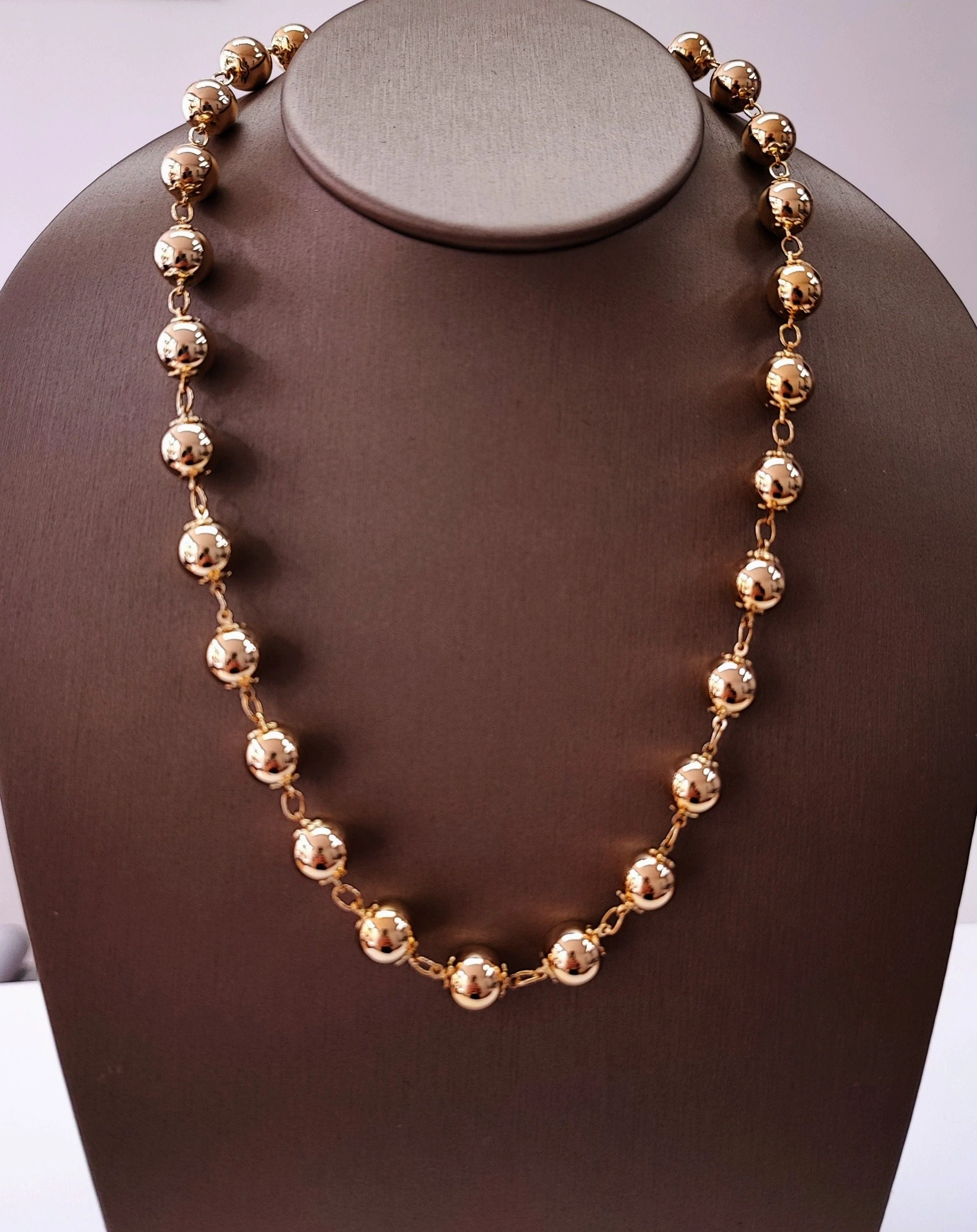 Marseille ball necklace, yellow gold - Image 5