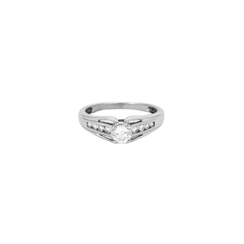 White gold diamond solitaire