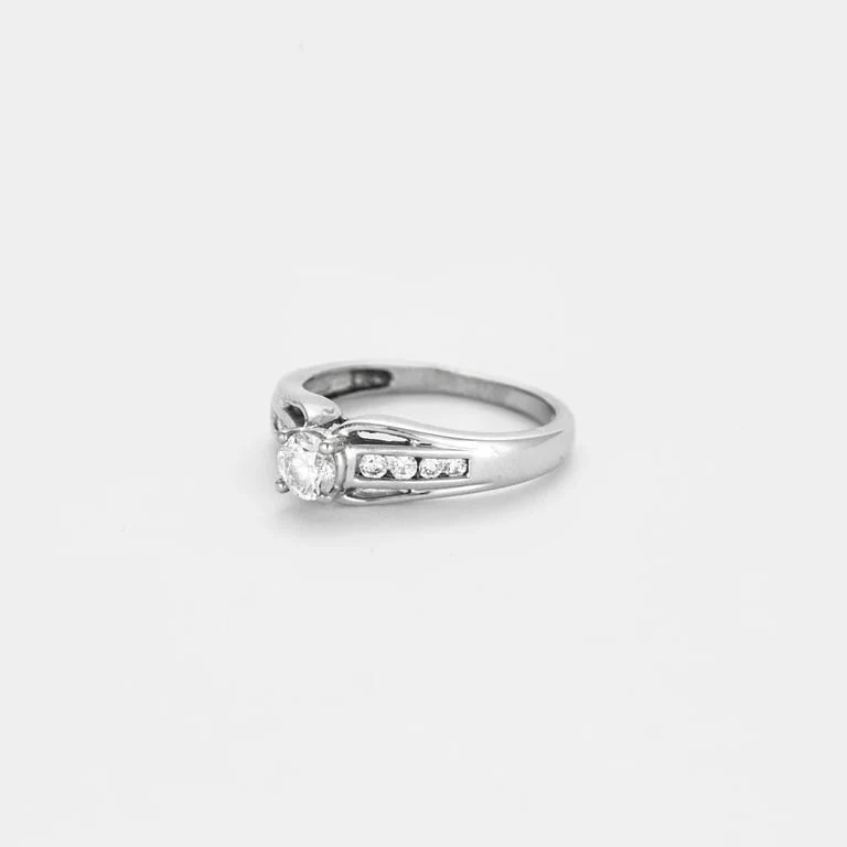 White gold diamond solitaire - Image 3