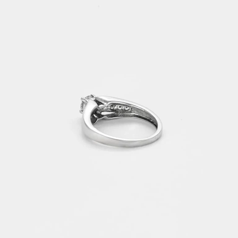 White gold diamond solitaire - Image 5