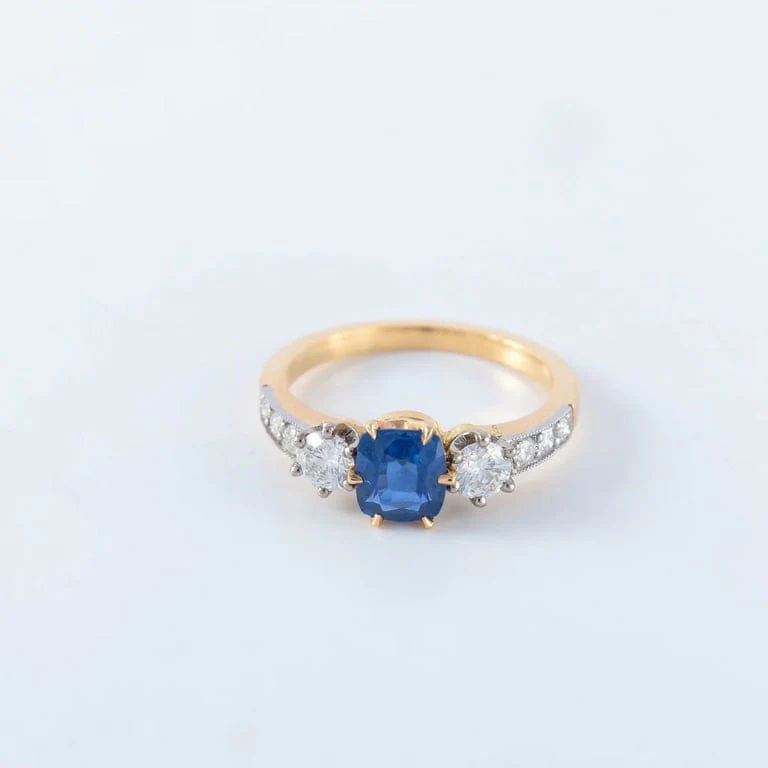 Gold and sapphire ring - Image 2