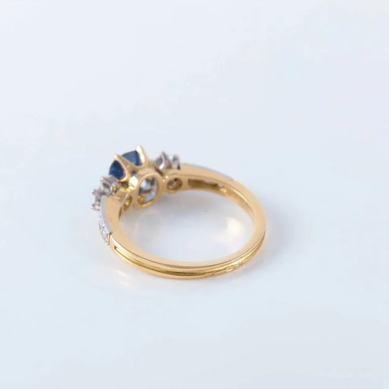 Gold and sapphire ring - Image 8