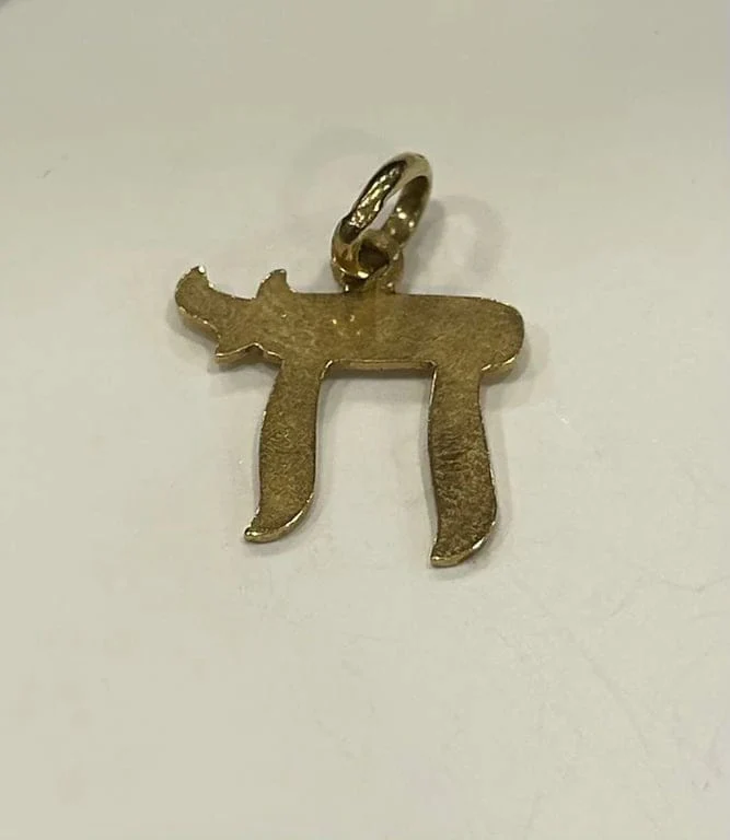 HAI yellow gold pendant - Image 3