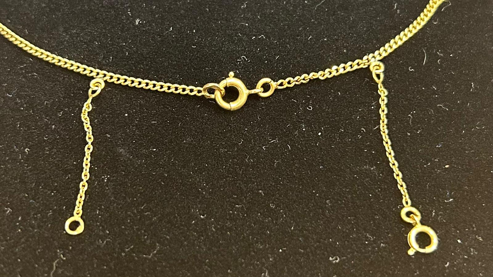 Yellow gold curb chain