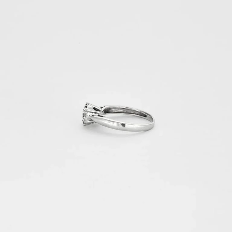 Solitaire ring in white gold with diamonds - Image 4