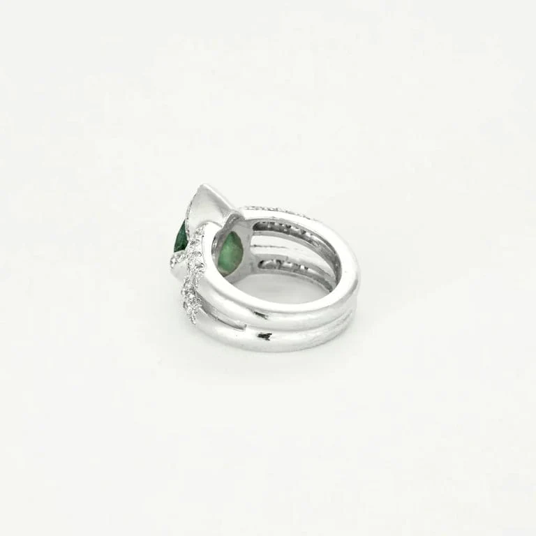 Esmeralda ring in white gold, diamonds and emerald - Image 5