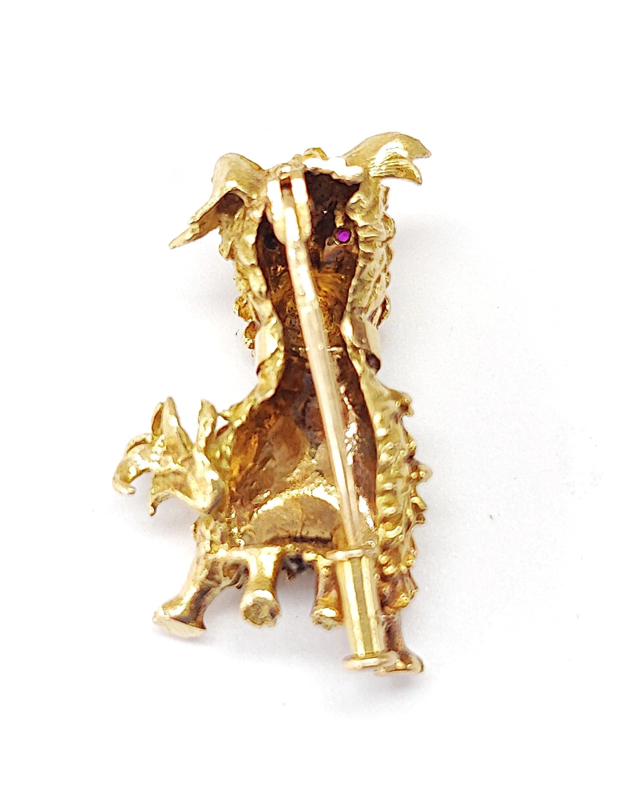 Yellow gold ruffled dog brooch - Image 4