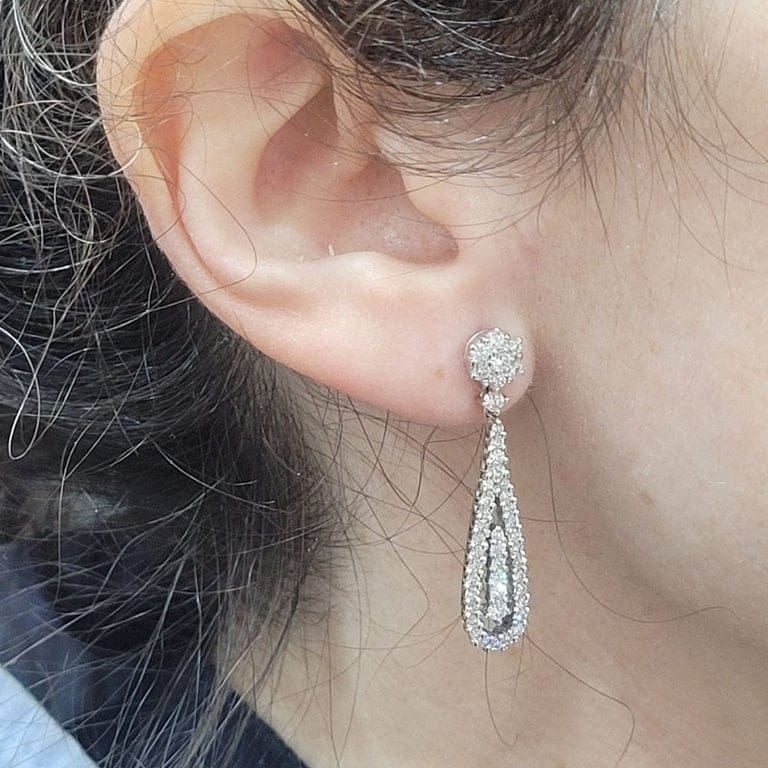 18k white gold earrings with brilliant-cut diamonds  - Image 2
