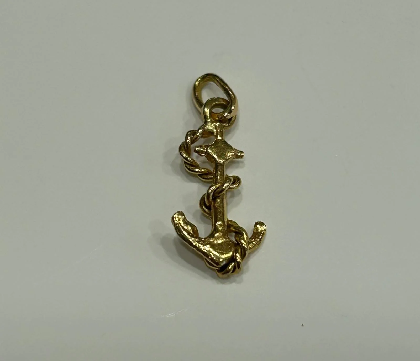 Yellow gold pendant