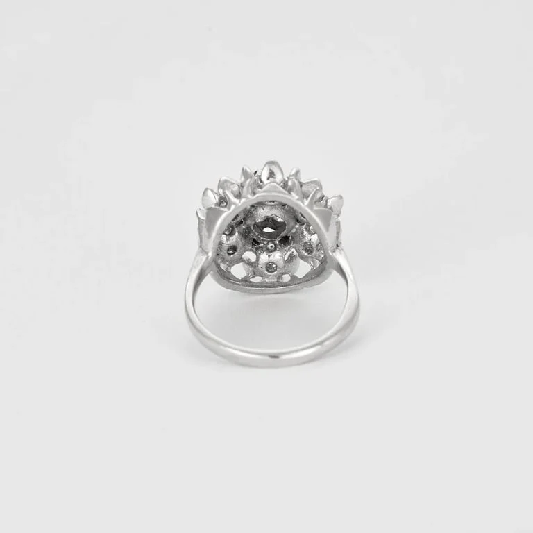 White gold flower ring with diamonds - Image 6