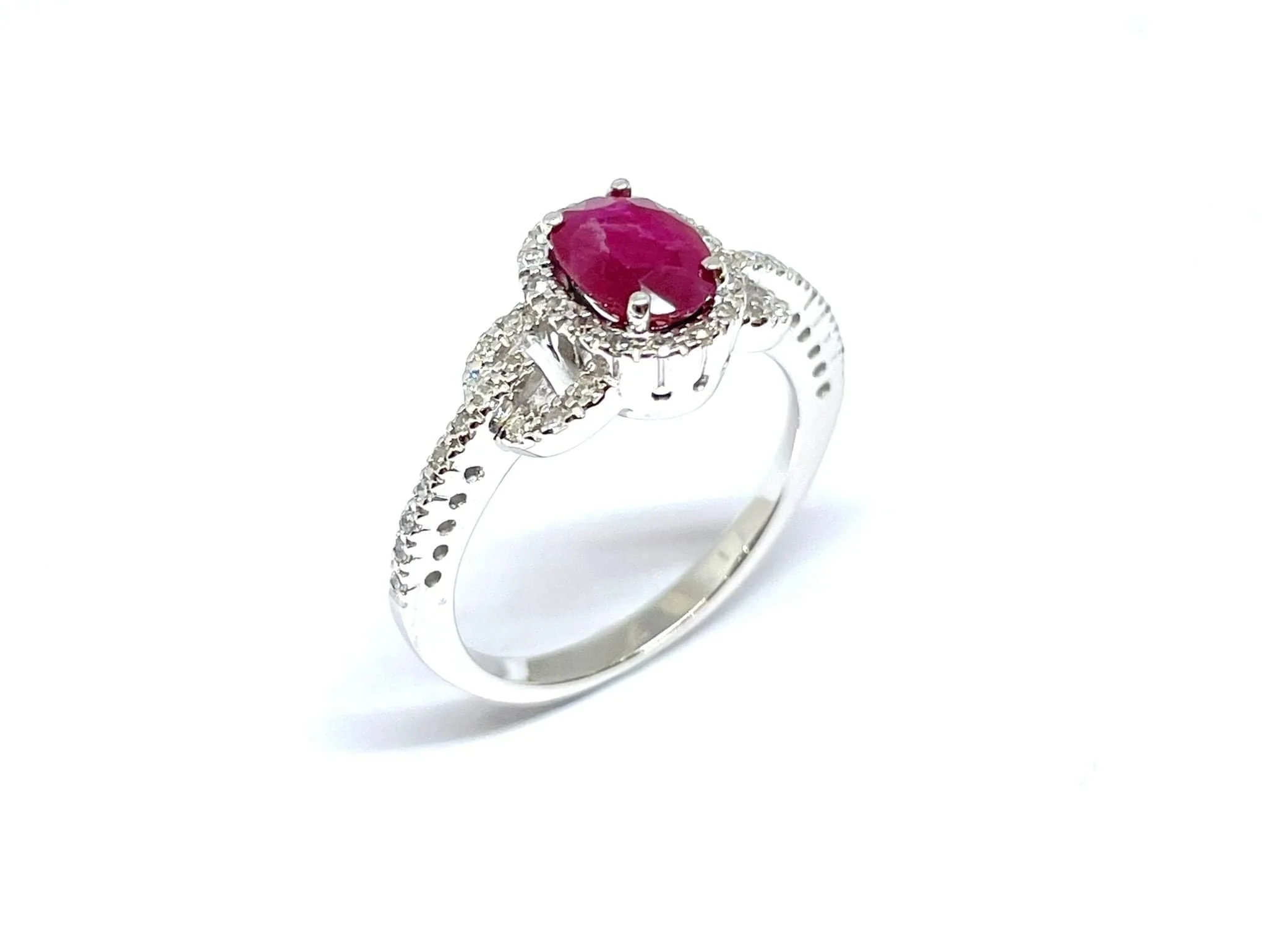 Women's white gold ring with diamonds and rubies - Image 5